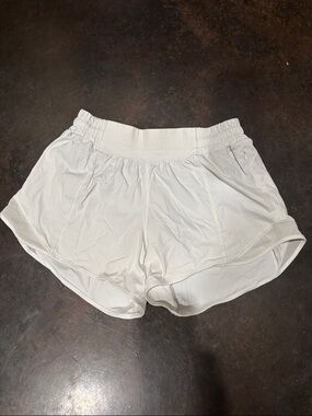 Lululemon sz 6 4in white hotty hot shorts like new